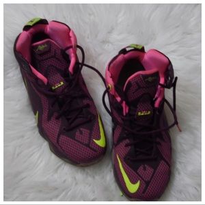 NIKE SNEAKERS